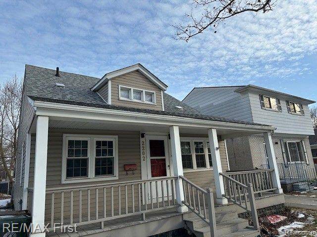 Grosse Pointe Woods, MI 48236,2202 HOLLYWOOD Avenue