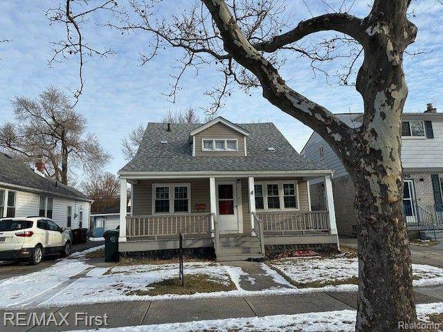 Grosse Pointe Woods, MI 48236,2202 HOLLYWOOD Avenue