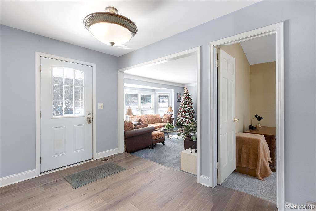 Farmington Hills, MI 48336,25716 RIDGEWOOD Drive
