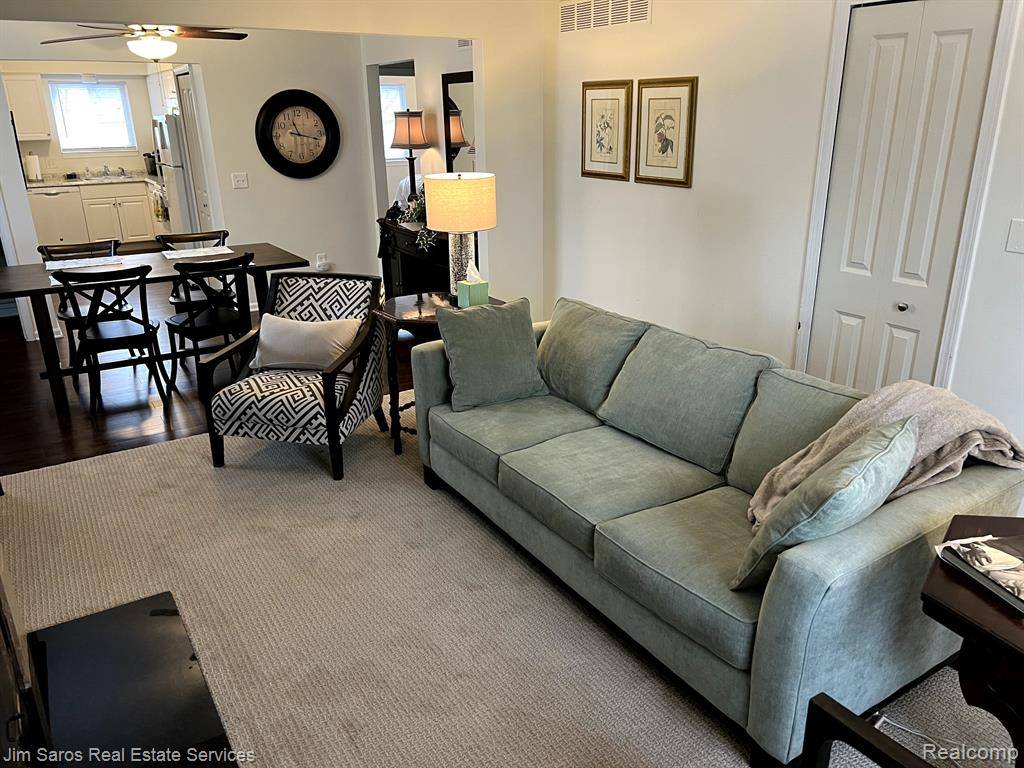 Grosse Pointe, MI 48230,906 NEFF Road