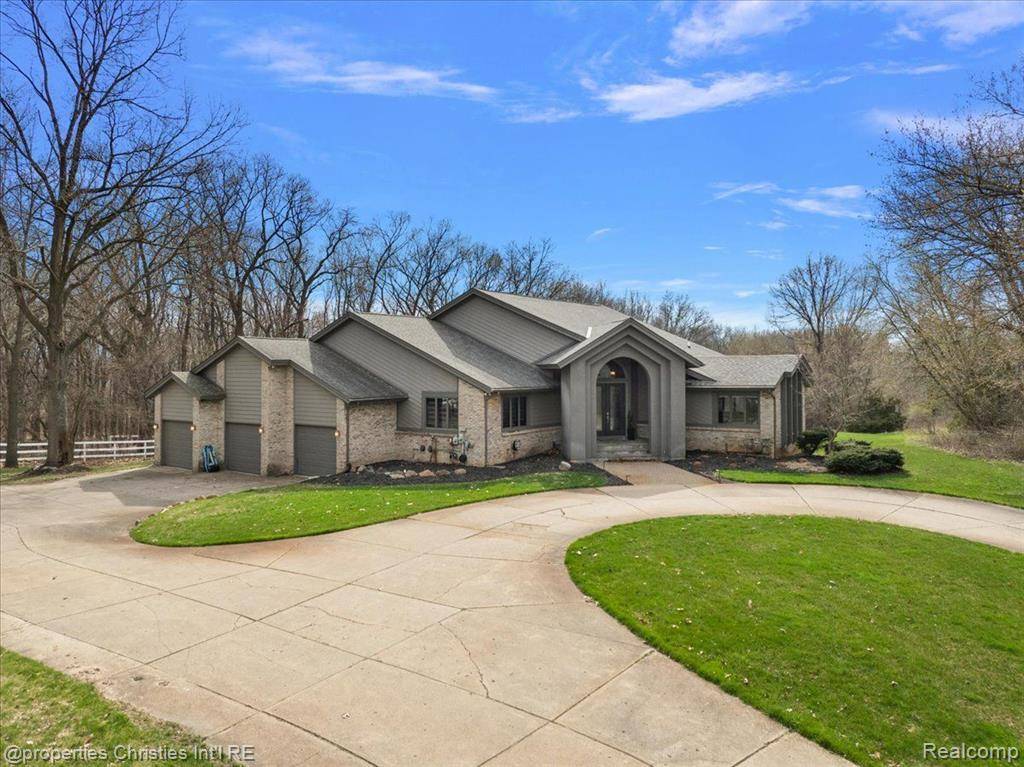 Milford Vlg, MI 48381,1194 EAGLE NEST