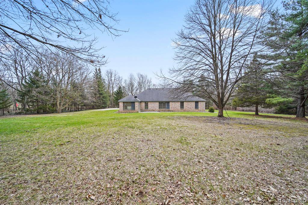 Springfield Twp, MI 48348,9856 Rattalee Lake Road