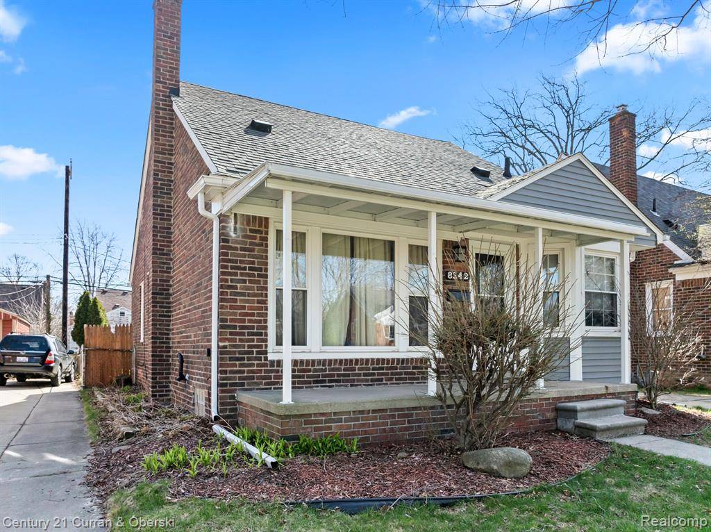 Dearborn Heights, MI 48127,8242 RIVERDALE Street