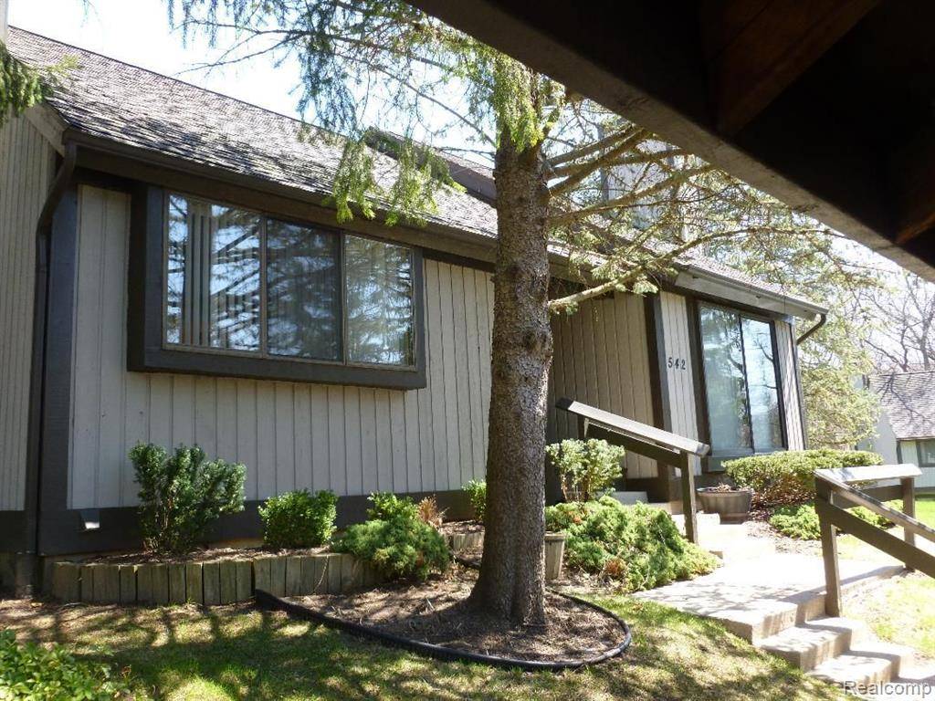 Brighton, MI 48116,542 FOXBORO Square