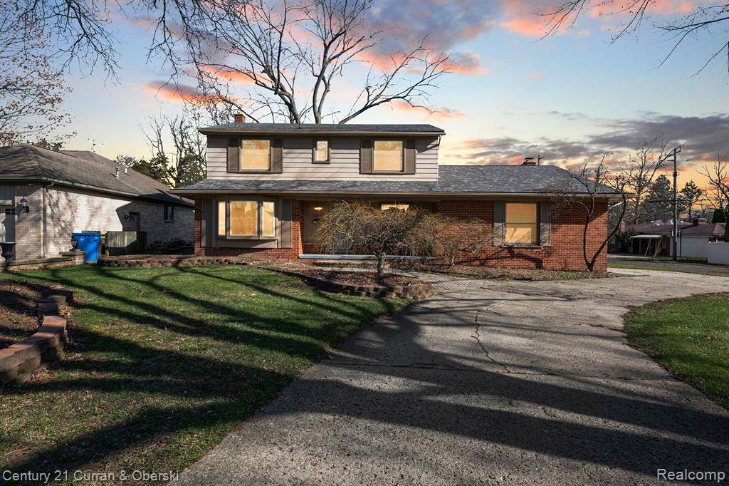 Dearborn Heights, MI 48127,22204 DOLPHIN