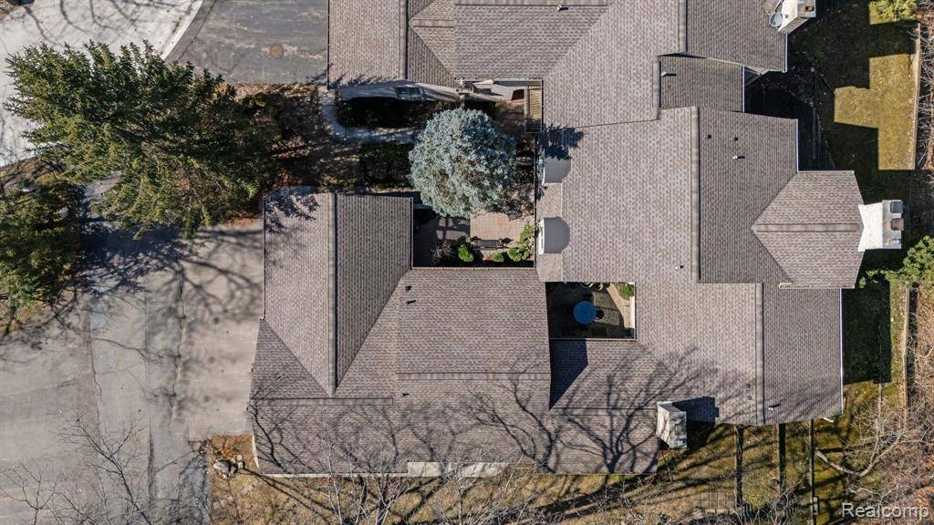 Bloomfield Twp, MI 48304,1339 KNOLLCREST Circle