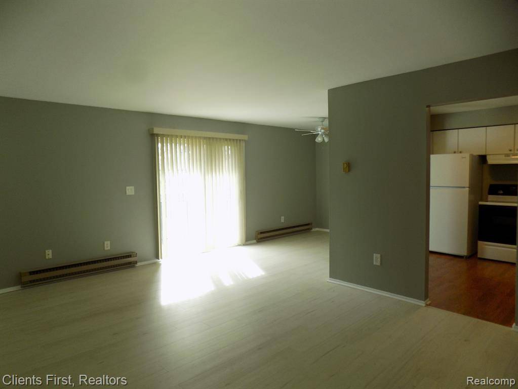 Westland, MI 48185,7570 WOODVIEW Street 4