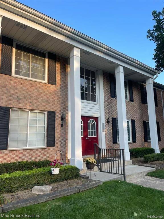 Bloomfield Twp, MI 48302,2425 MULBERRY Square 46