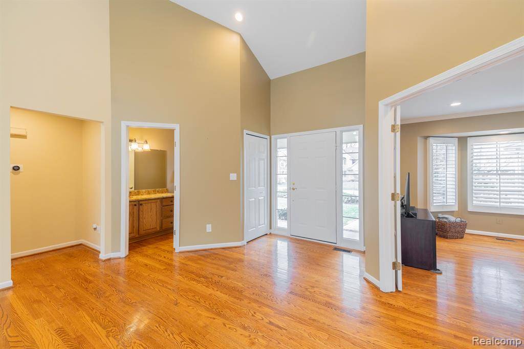 Grosse Ile Twp, MI 48138,7837 OAK RIVER Drive