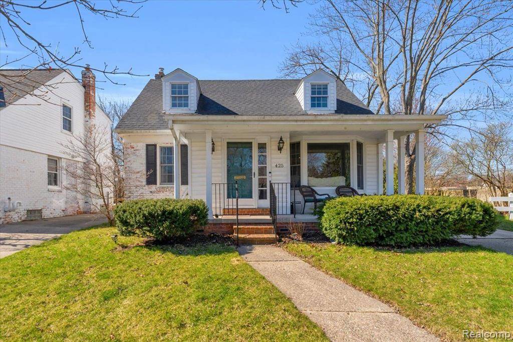 Grosse Pointe Farms, MI 48236,425 Hillcrest Avenue
