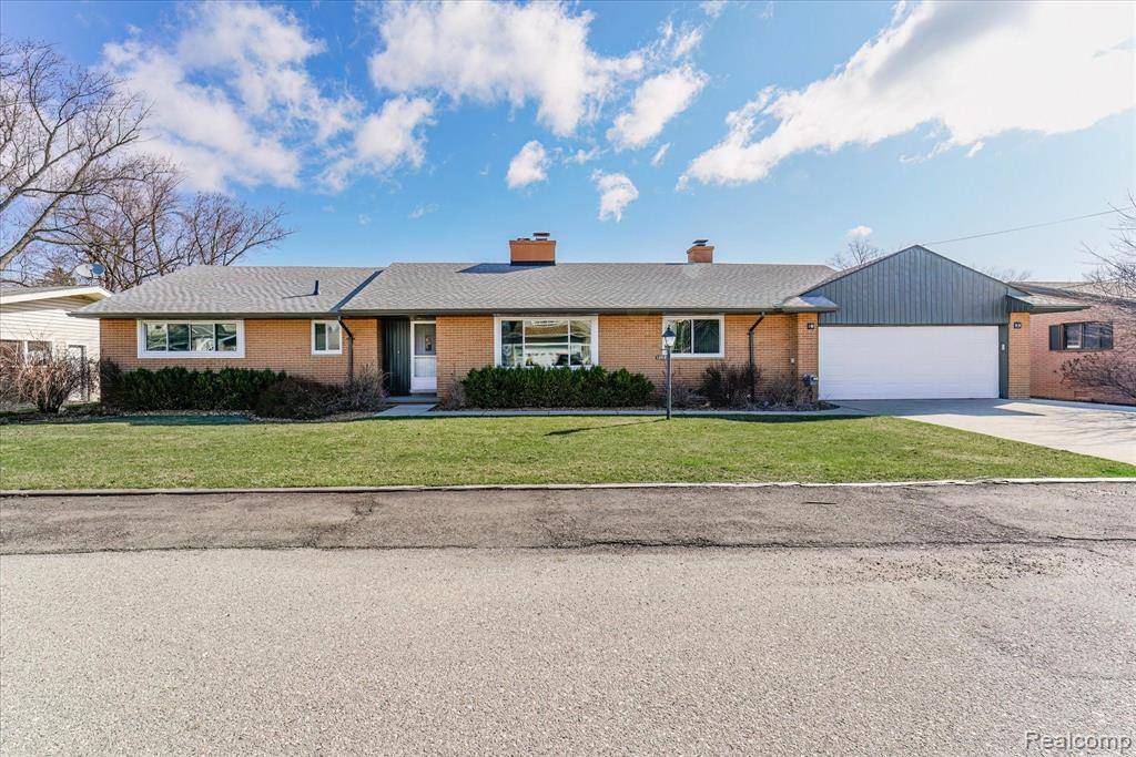 Waterford Twp, MI 48328,1293 BRAMBLES Drive