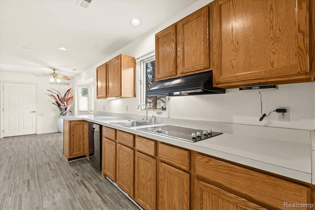 Farmington Hills, MI 48336,21304 JUNIPER Court 69