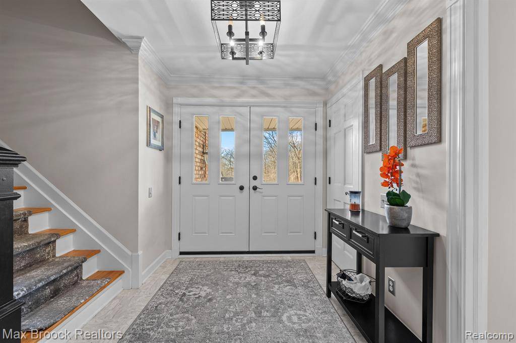 Bloomfield Twp, MI 48304,3835 LAKECREST Drive