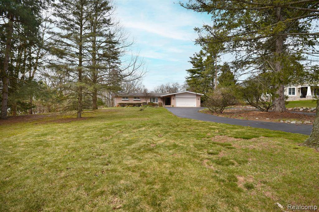 Franklin Vlg, MI 48025,30273 ROSEMOND Drive