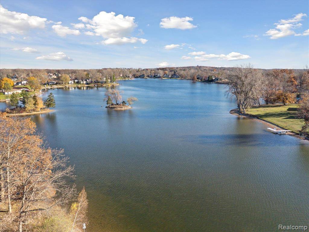 White Lake Twp, MI 48386,9265 STEEPHOLLOW Drive