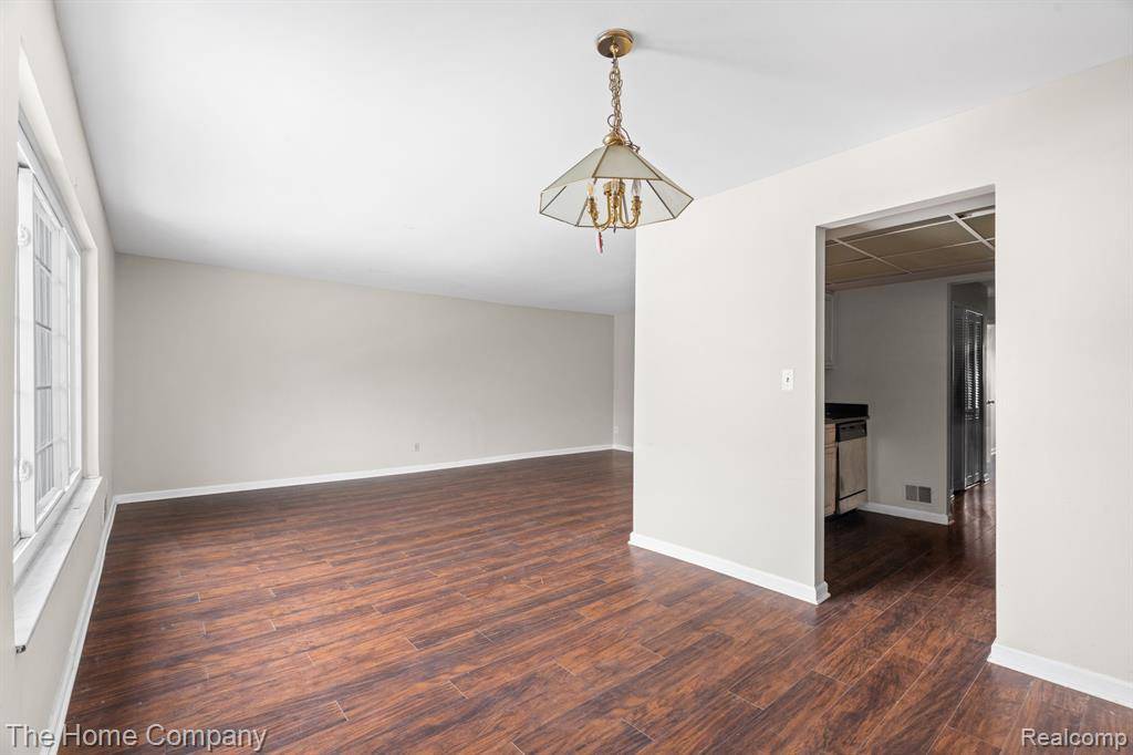 Bloomfield Twp, MI 48304,630 E Fox Hills Drive