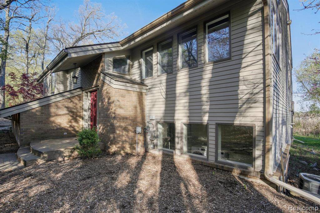 Waterford Twp, MI 48329,2996 LOON LAKE SHORES Road