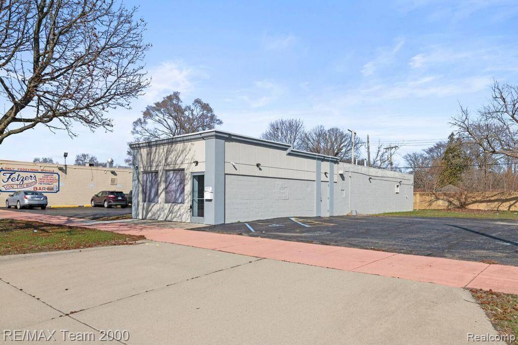 Dearborn Heights, MI 48125,5153 S Beech Daly Street
