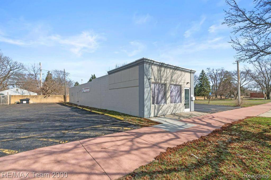 Dearborn Heights, MI 48125,5153 S Beech Daly Street