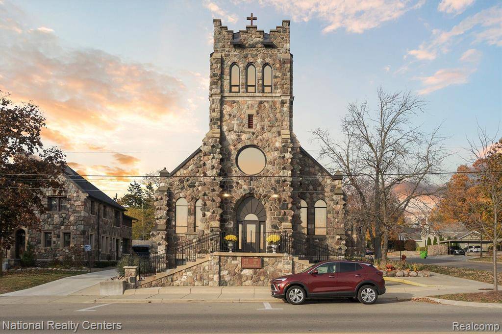 Milford Vlg, MI 48381,229 E Commerce Street 1