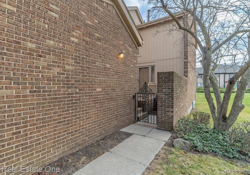 West Bloomfield Twp, MI 48322,6250 POTOMAC Circle