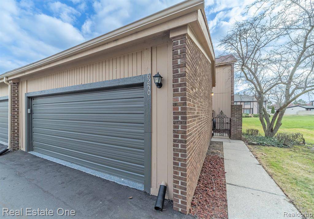 West Bloomfield Twp, MI 48322,6250 POTOMAC Circle