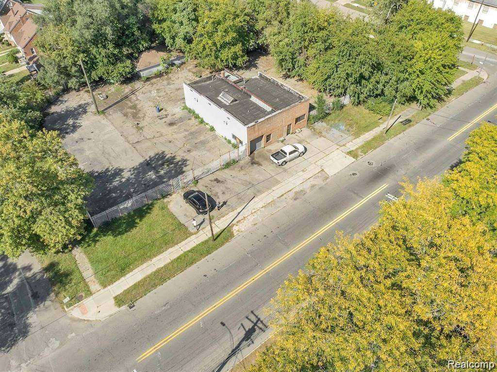 Detroit, MI 48219,18421 LAHSER Road