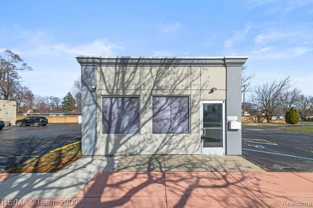 Dearborn Heights, MI 48125,5153 S Beech Daly Street
