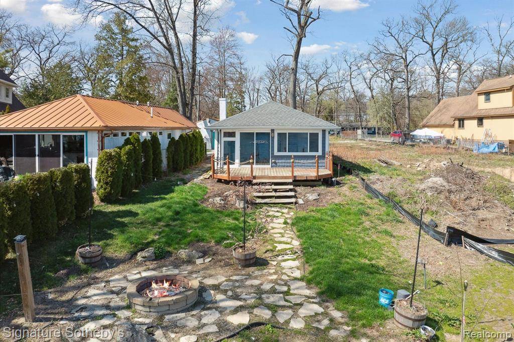 White Lake Twp, MI 48386,8797 COOLEY BEACH Drive