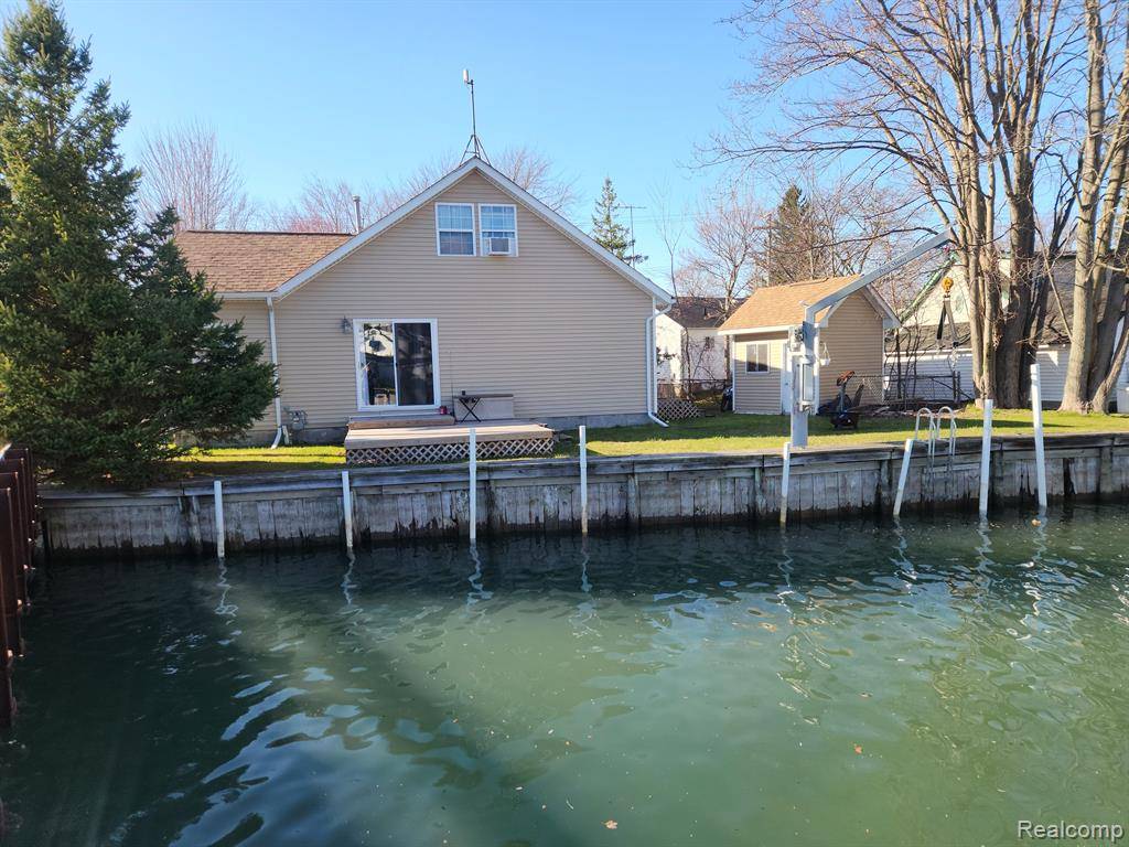 Algonac, MI 48001,226 ROSELAWN Street