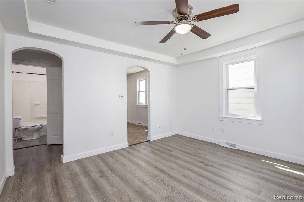Hazel Park, MI 48030,34 E MILTON Avenue
