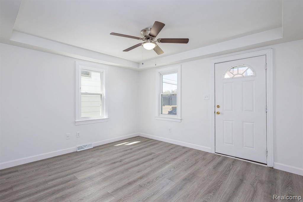 Hazel Park, MI 48030,34 E MILTON Avenue
