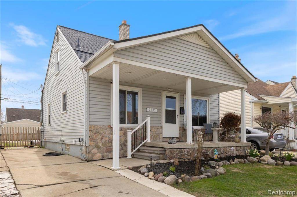 Lincoln Park, MI 48146,2325 DETROIT Avenue