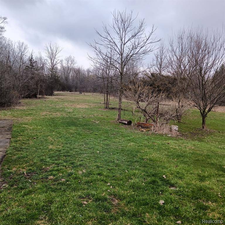 Flint Twp, MI 48504,2377 LAVELLE Road