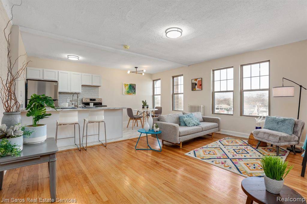 Detroit, MI 48215,14841 Kercheval #205