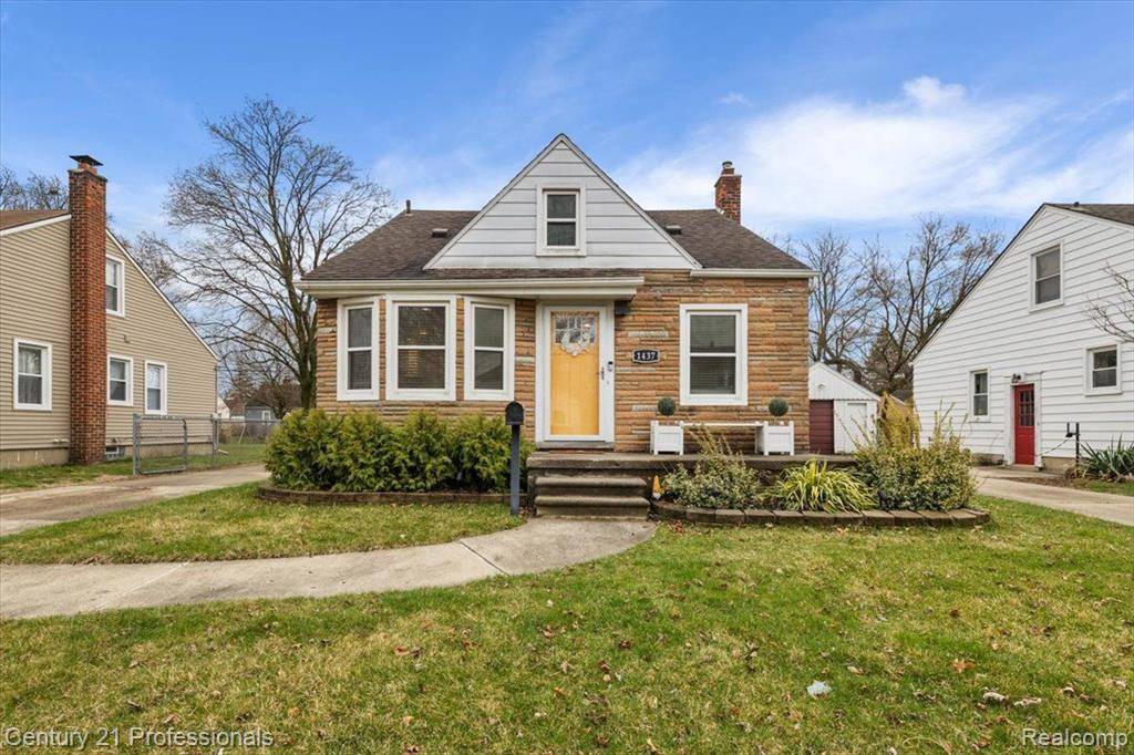 Ferndale, MI 48220,1437 W HAZELHURST Street