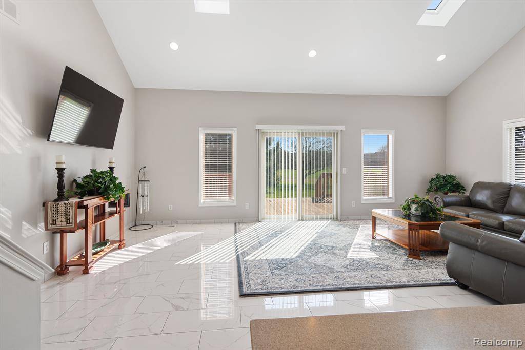 Macomb Twp, MI 48044,45800 MEADOWS Circle W
