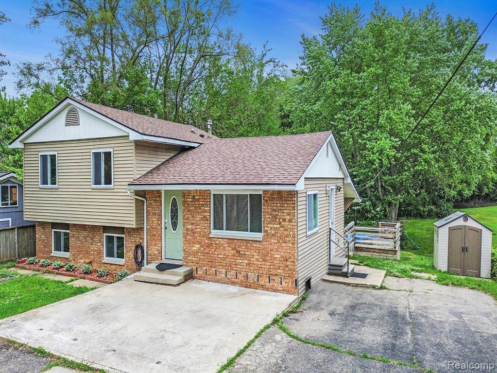 Waterford Twp, MI 48328,188 N AVERY Road