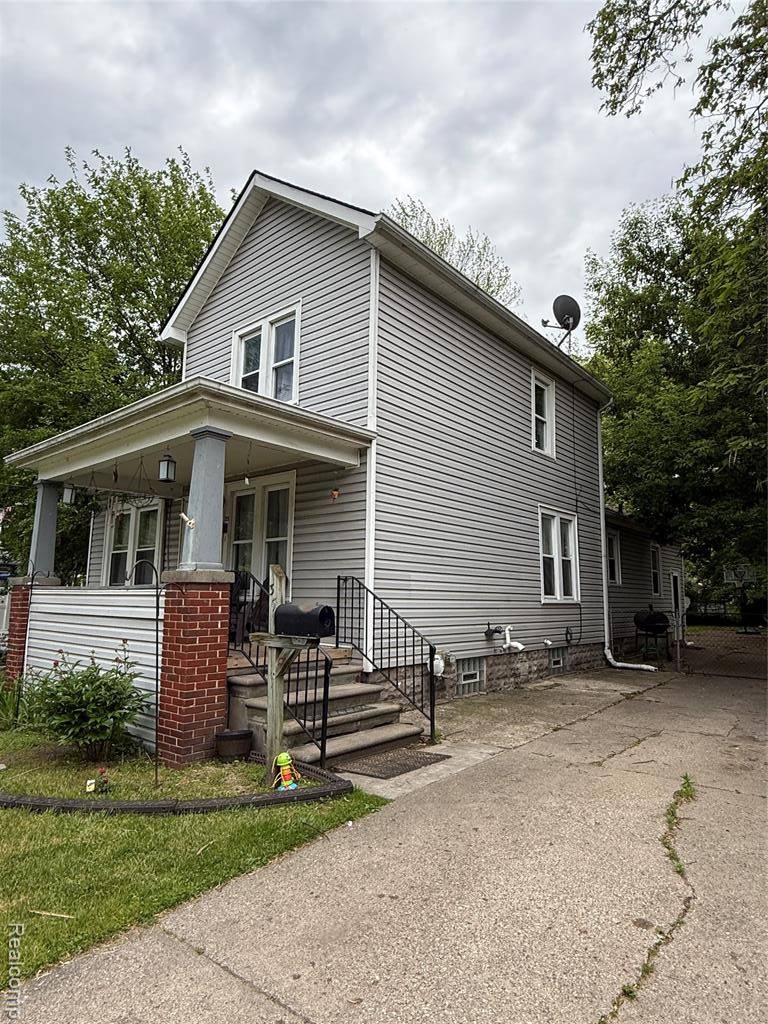 Mt. Clemens, MI 48043,35 GROVE PARK Street