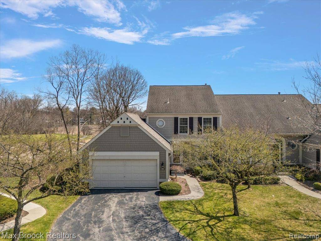 Bloomfield Twp, MI 48304,892 TARTAN Trail