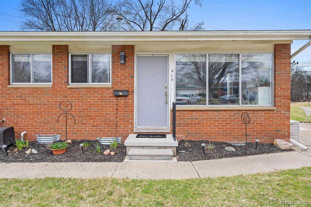 Ann Arbor, MI 48103,915 Evelyn Court