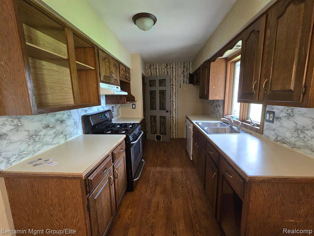 Tyrone Twp, MI 48430,9416 HOGAN Road