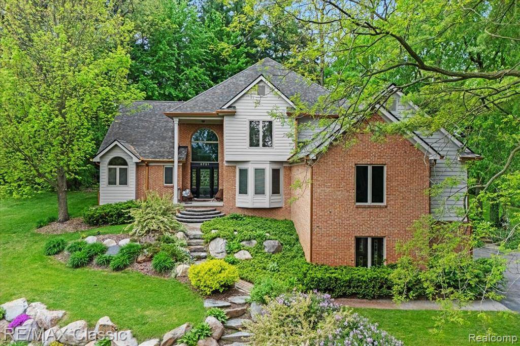 Commerce Twp, MI 48382,5721 CORALWOOD Court