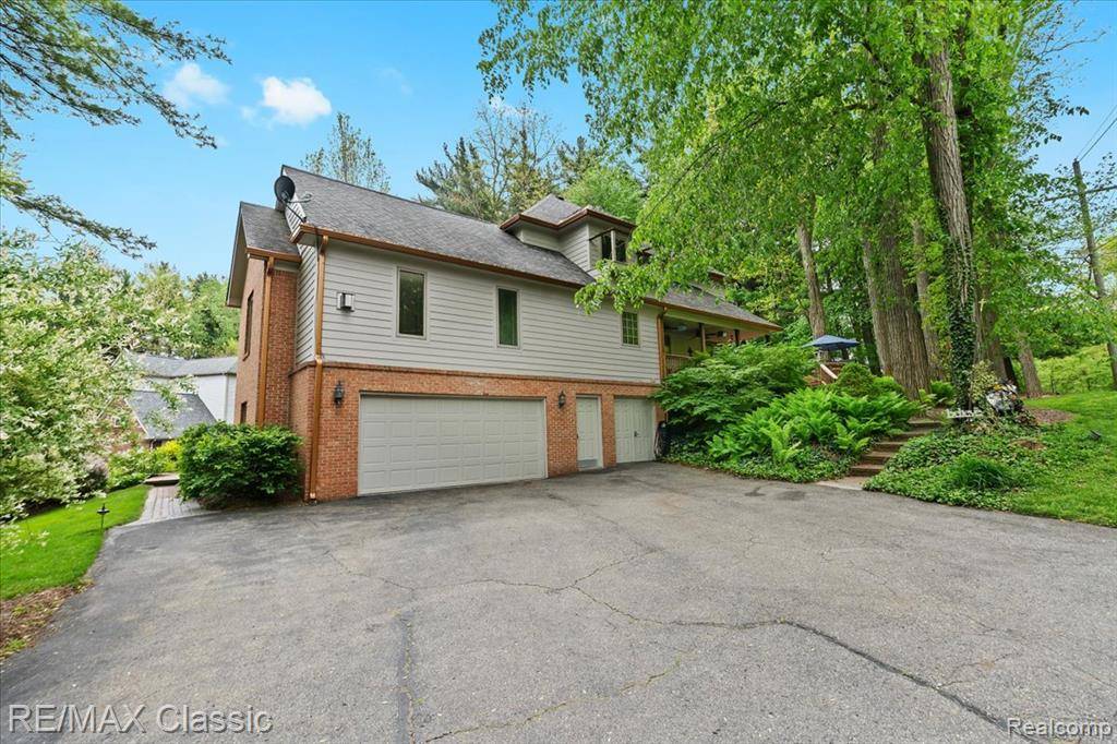 Commerce Twp, MI 48382,5721 CORALWOOD Court