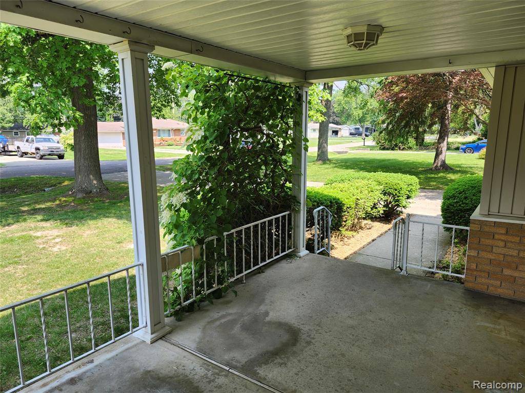 Waterford Twp, MI 48328,1260 HIRA Street