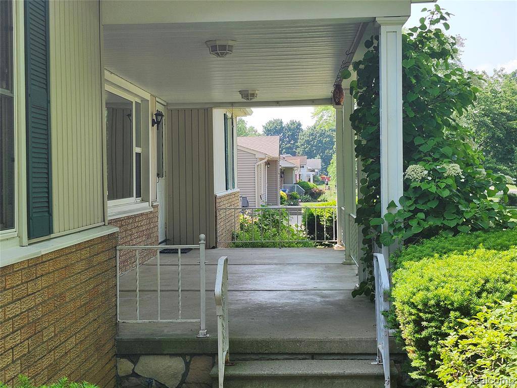 Waterford Twp, MI 48328,1260  HIRA Street