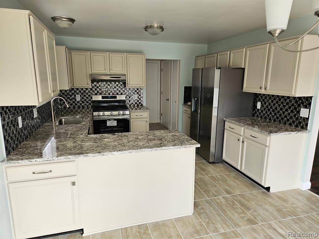 Chesterfield Twp, MI 48047,52913 CROSS CREEK Drive