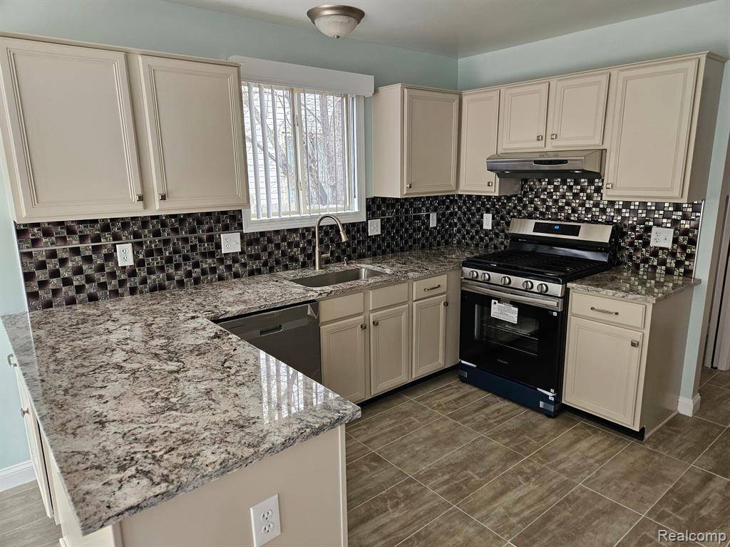 Chesterfield Twp, MI 48047,52913 CROSS CREEK Drive