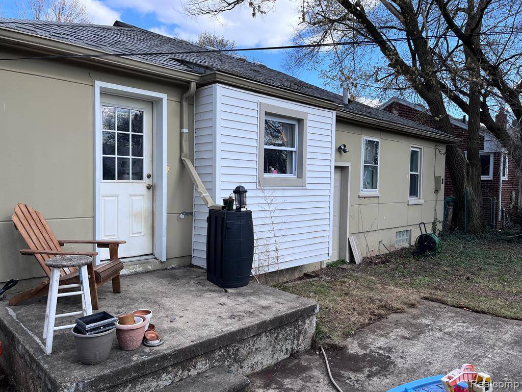 Oak Park, MI 48237,24691 PARKLAWN Street