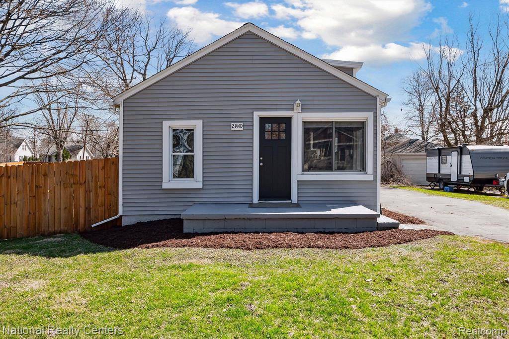 Farmington Hills, MI 48336,21440 COLLINGHAM Avenue